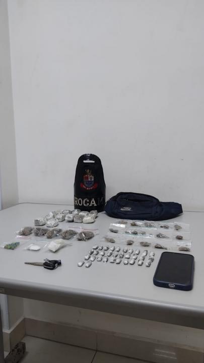 Foto 2 de 4 — Motociclista é preso por tráfico em Araraquara; maconha e ecstasy foram apreendidos